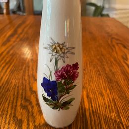 Vintage WB Bavaria Mini Vase Oberammergau Vase With Gold Trim Around Rim and Bottom – Stamped